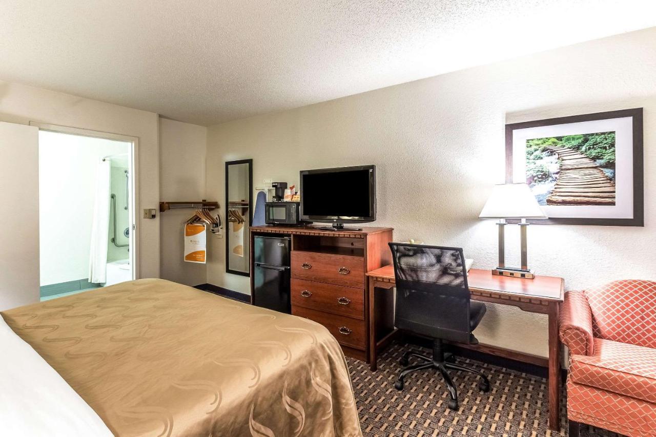Quality Inn Milwaukee- Brookfield Ngoại thất bức ảnh