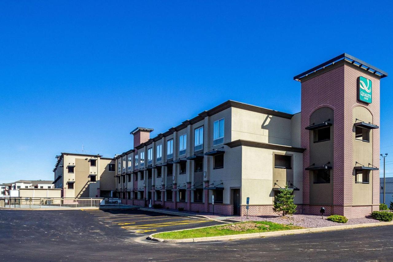 Quality Inn Milwaukee- Brookfield Ngoại thất bức ảnh