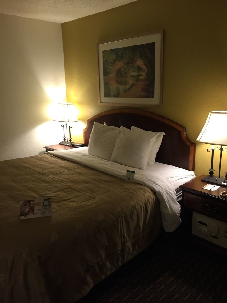 Quality Inn Milwaukee- Brookfield Ngoại thất bức ảnh