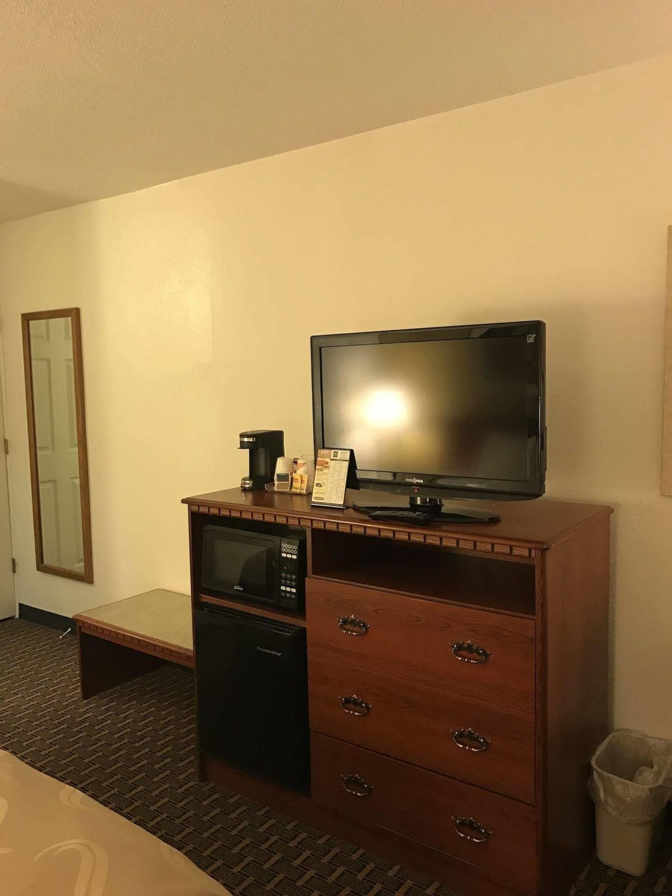 Quality Inn Milwaukee- Brookfield Ngoại thất bức ảnh