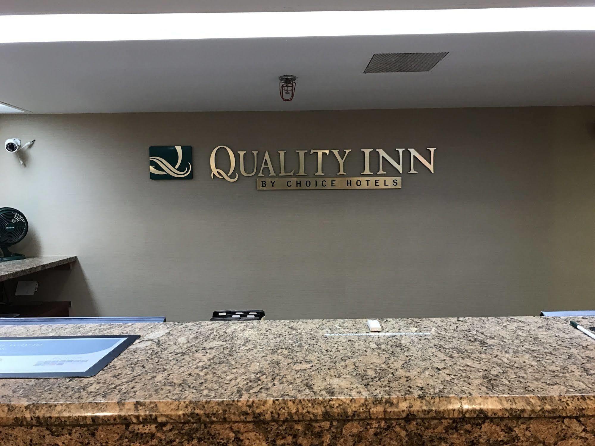 Quality Inn Milwaukee- Brookfield Ngoại thất bức ảnh