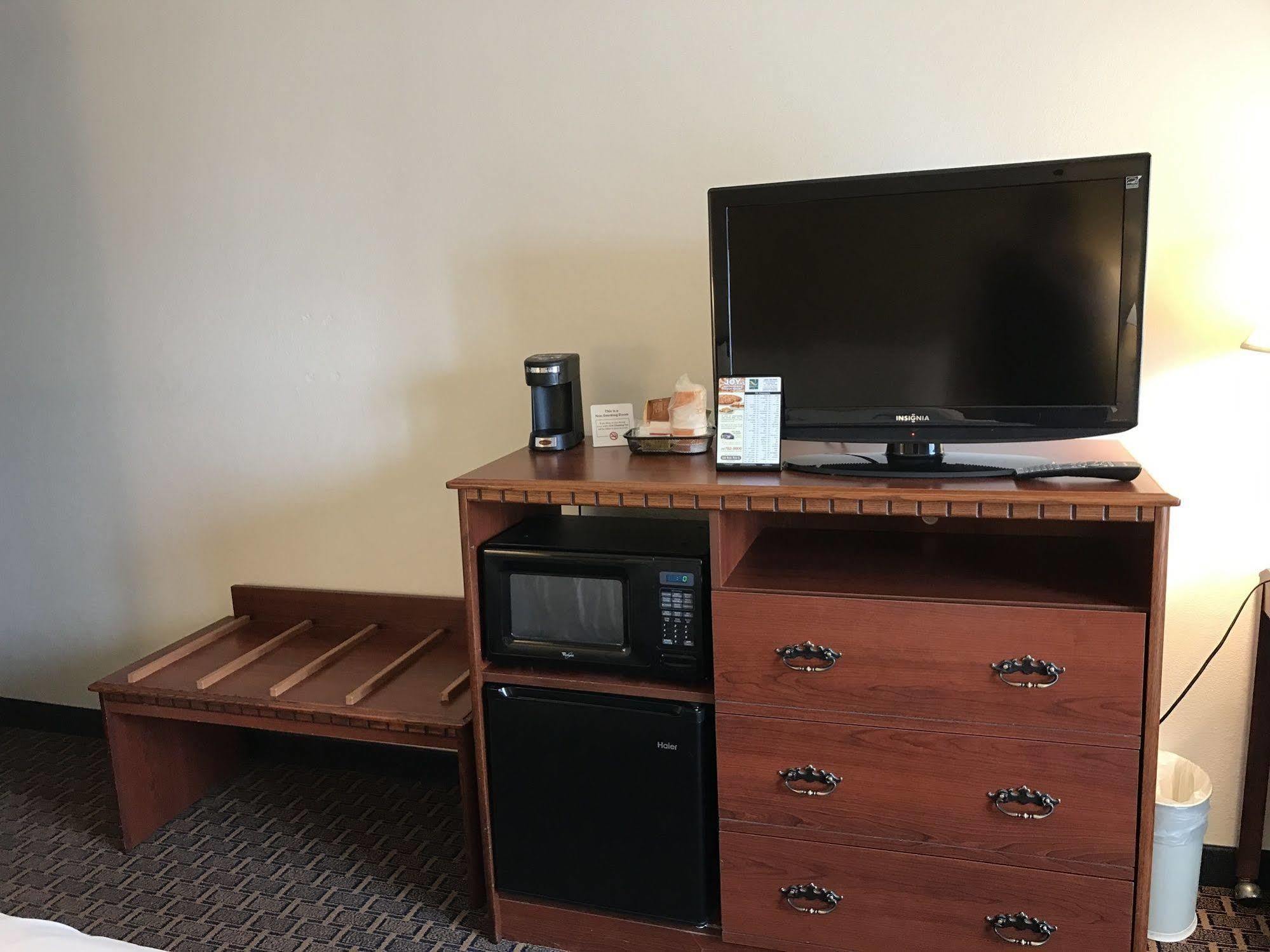 Quality Inn Milwaukee- Brookfield Ngoại thất bức ảnh