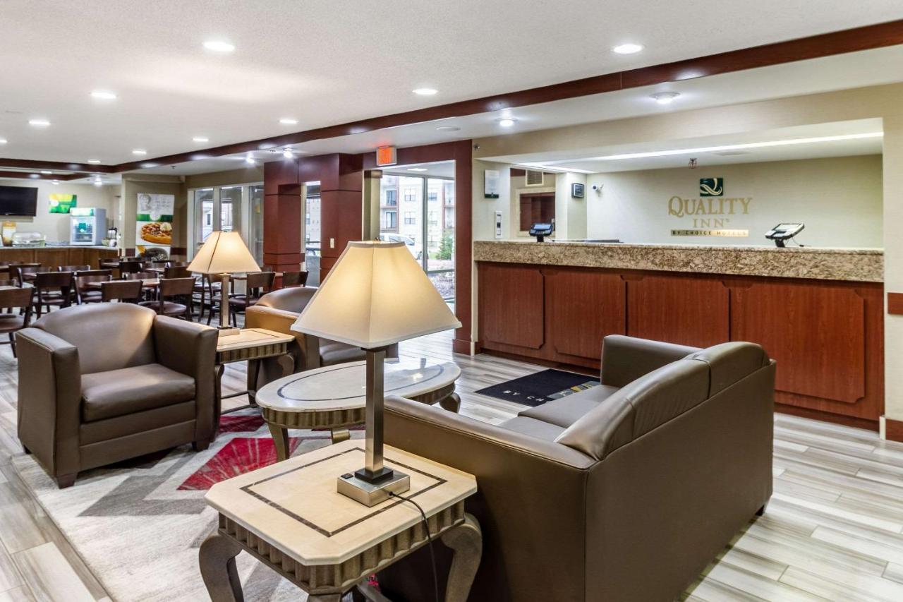 Quality Inn Milwaukee- Brookfield Ngoại thất bức ảnh