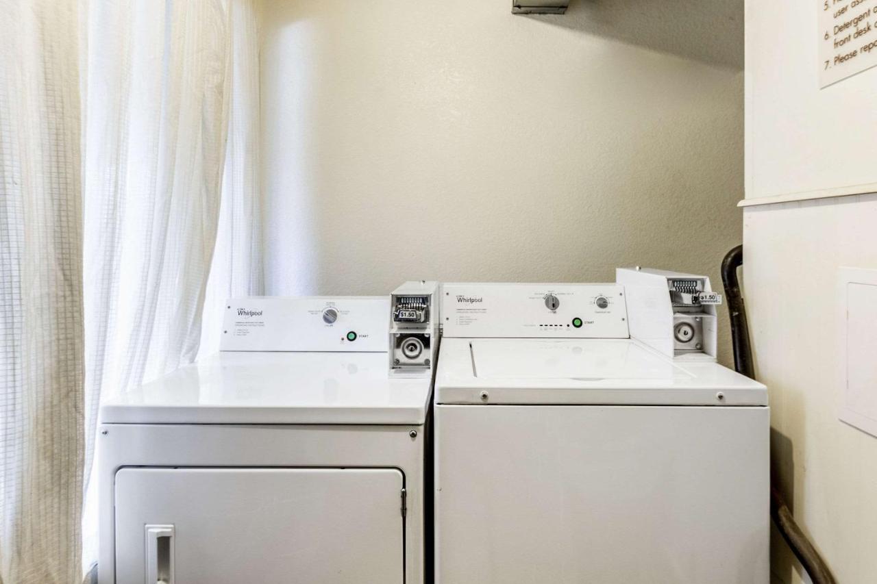 Quality Inn Milwaukee- Brookfield Ngoại thất bức ảnh