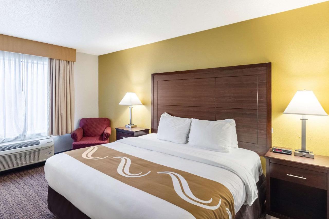 Quality Inn Milwaukee- Brookfield Ngoại thất bức ảnh